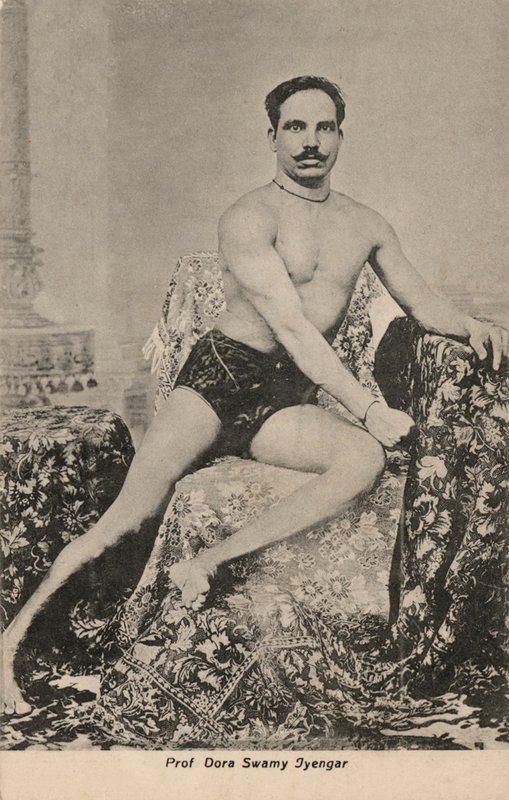 Profesorka Dora Swamy Iyengar (černobílá fotografie) od English Photographer