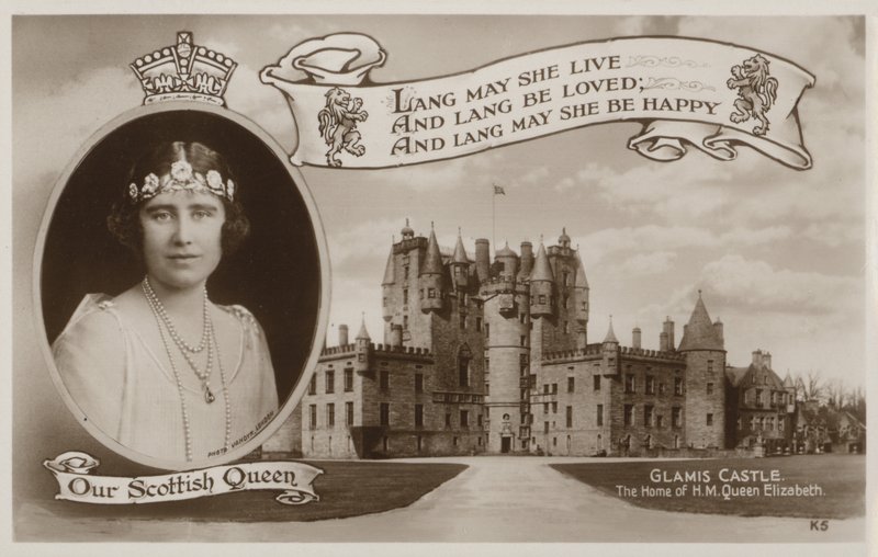 Královna Alžběta, choť krále Jiřího VI. (černobílá fotografie) od English Photographer
