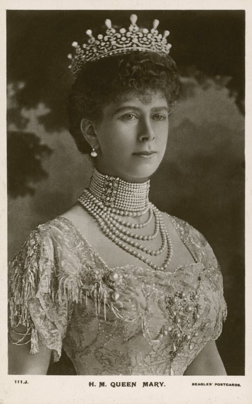 Queen Mary, choť krále Jiřího V. (černobílá fotografie) od English Photographer