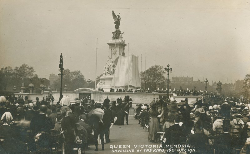 Památník královny Viktorie, odhalení králem, 16. května 1911 od English Photographer