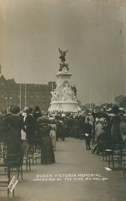 Památník královny Viktorie, odhalení králem, 16. května 1911 od English Photographer