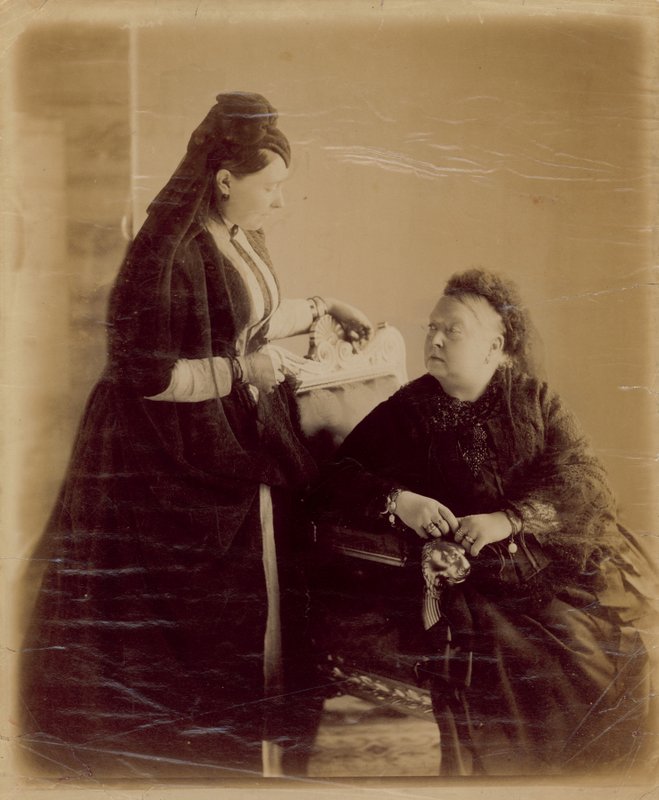 Královna Viktorie, sedící od English Photographer