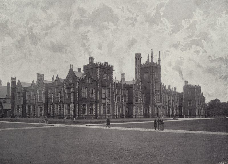 Queens College, Belfast od English Photographer