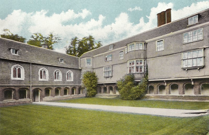 Queens College, Cloisters Court od English Photographer