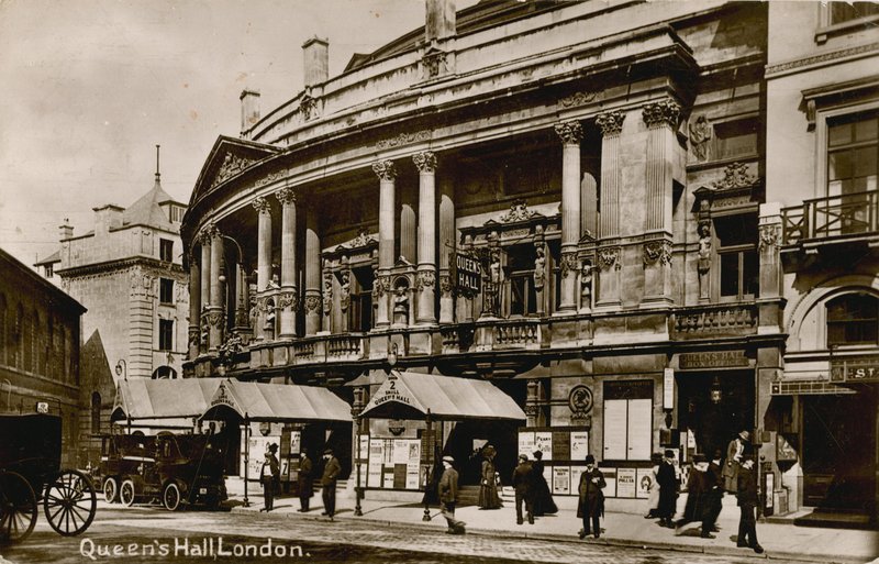 Queens Hall, Langham Place, Londýn, květen 1902 od English Photographer