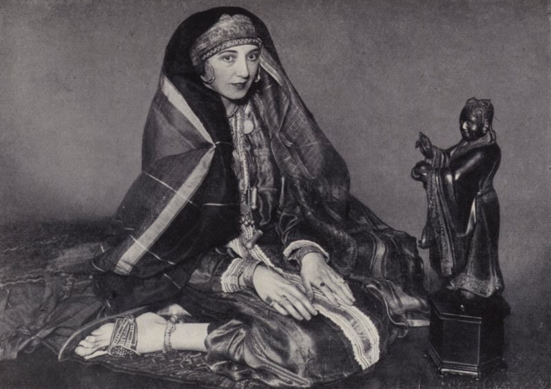 Rosita Forbes (černobílá fotografie) od English Photographer