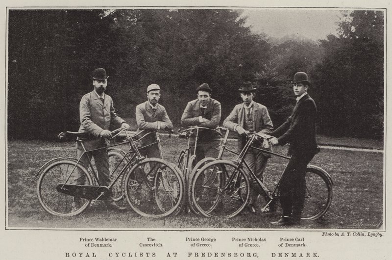 Royal Cyclists ve Fredensborgu, Dánsko od English Photographer