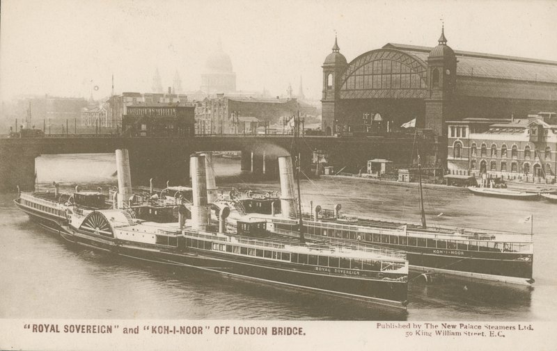 Royal Sovereign a Koh-I-Noor u London Bridge od English Photographer