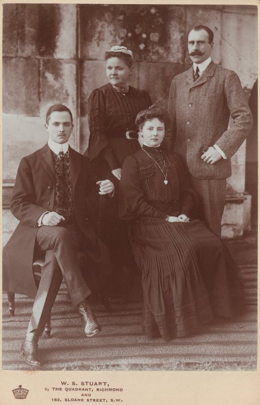 Královská skupina s Victorií, princeznou Royal od English Photographer