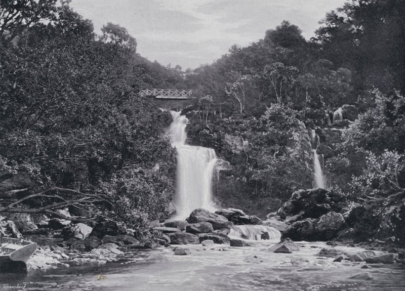 Skotsko: Inversnaid Falls, Loch Lomond (černobílá fotografie) od English Photographer