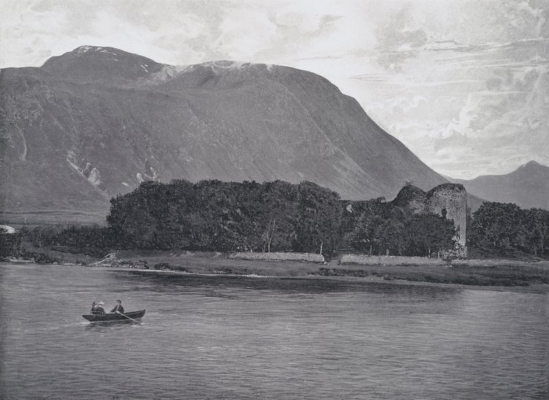 Skotsko: Ruiny hradu Inverlochy, Ben Nevis (černobílá fotografie) od English Photographer