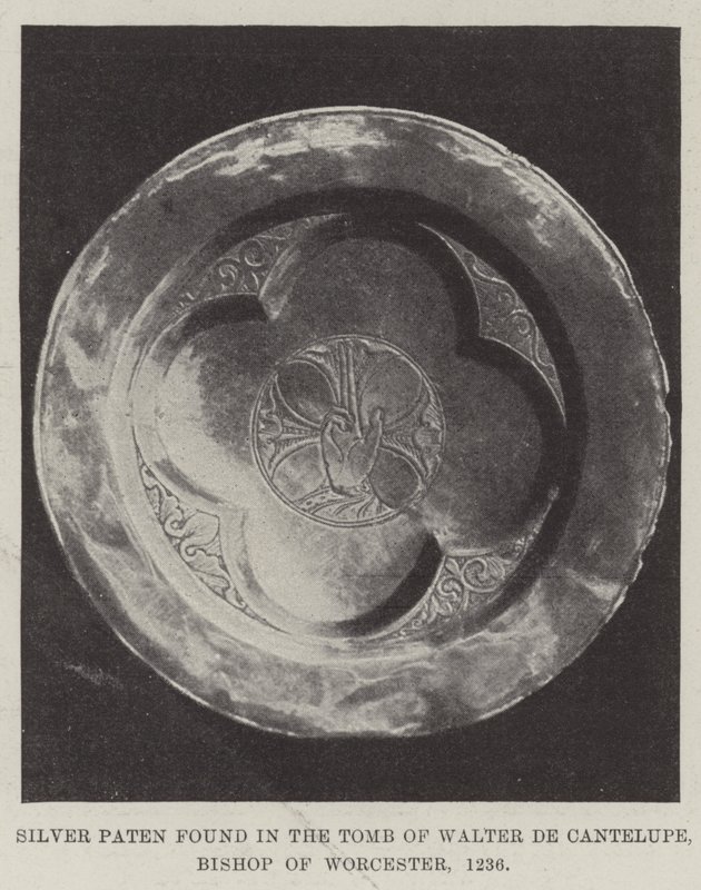 Stříbrná paten nalezená v hrobce Waltera de Cantelupe, biskupa z Worcesteru, 1236 od English Photographer