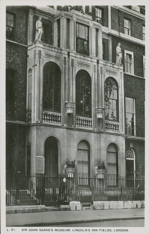 Sir John Soanes Museum, Lincolns Inn Fields, Londýn od English Photographer