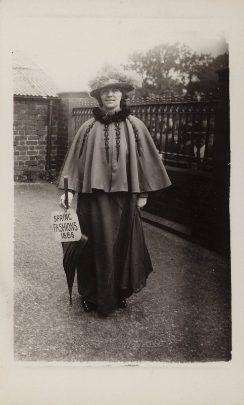 Jarní móda, 1886 od English Photographer