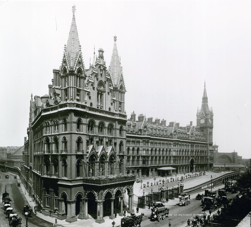 nádraží St Pancras; fotografie z dubna 1899 od English Photographer