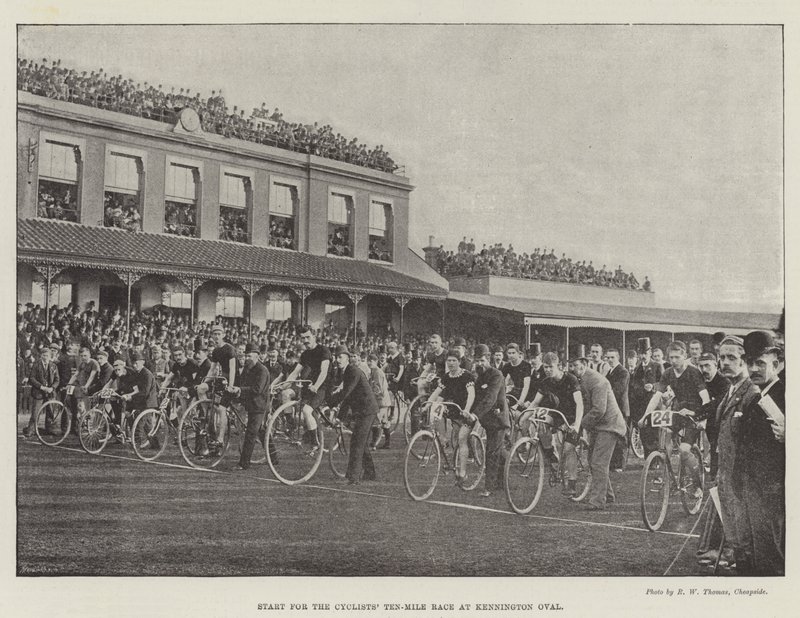 Start závodu cyklistů na deset mil na Kennington Oval od English Photographer