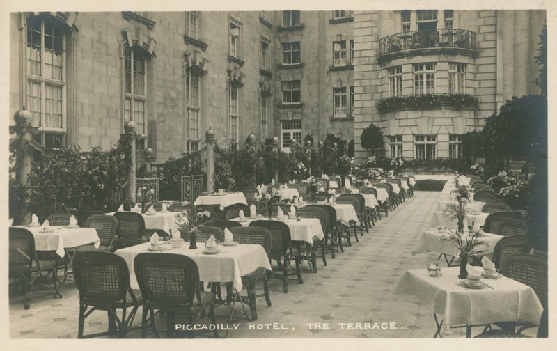Terasa hotelu Piccadilly, Londýn od English Photographer