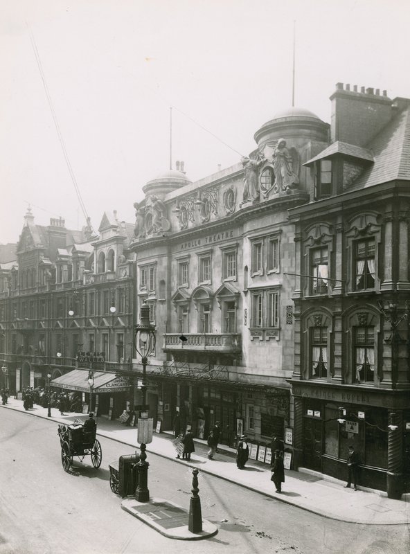Divadlo Apollo a Lyric Theatre, 1907 od English Photographer