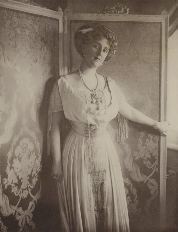 Baronka von Eckardstein (čb fotografie) od English Photographer