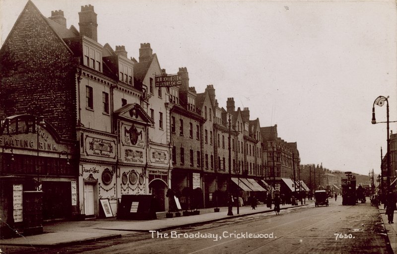 The Broadway, Cricklewood, Londýn od English Photographer