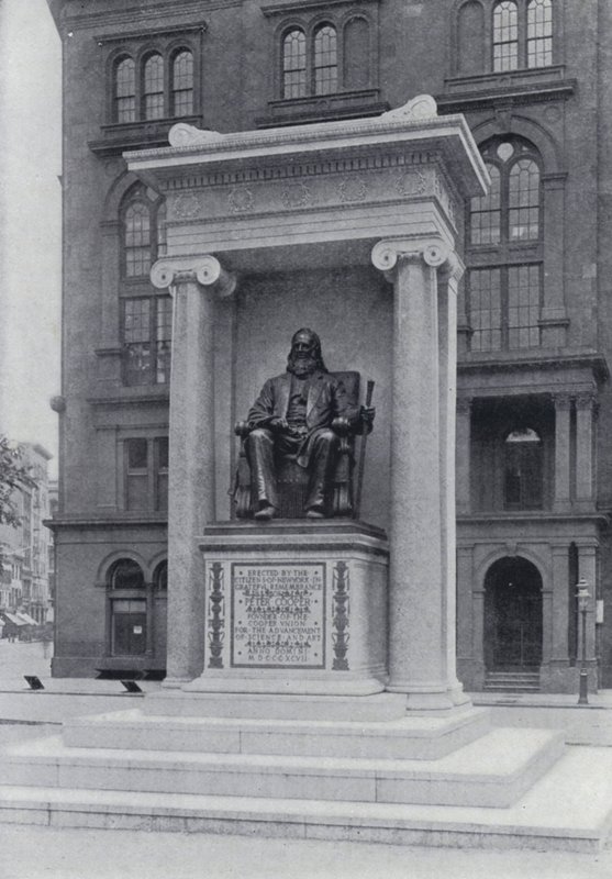 The Cooper Institute and Monument, New York (černobílá fotografie) od English Photographer