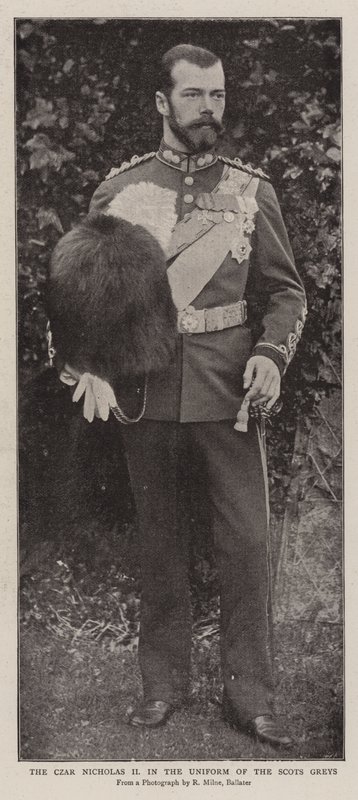 Car Nicholas II v uniformě Scots Grays od English Photographer