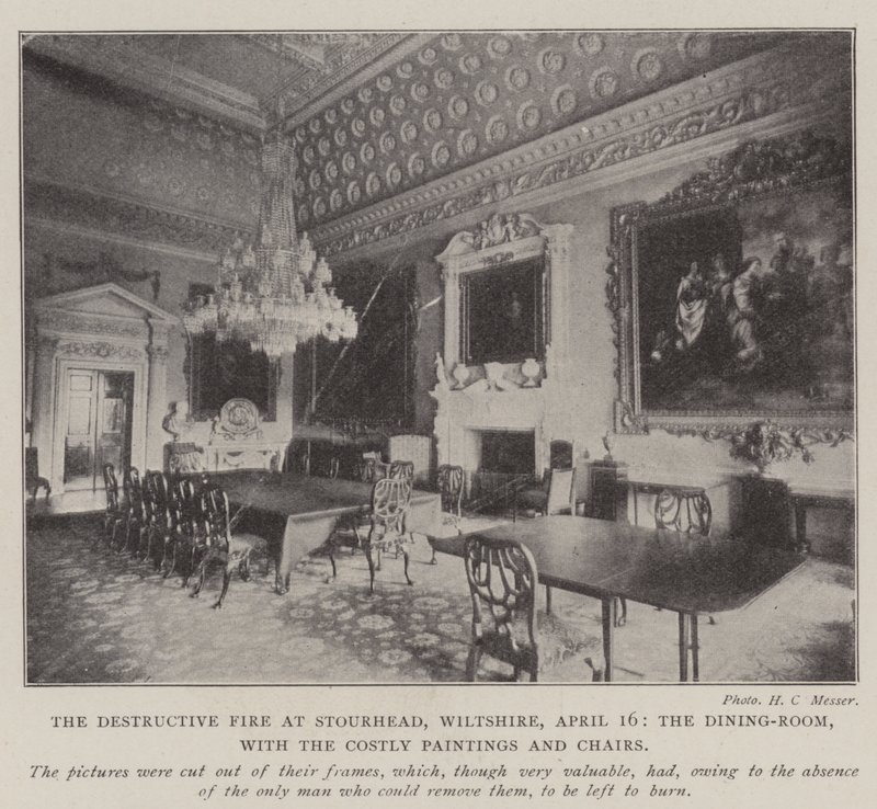 Ničivý požár ve Stourhead, Wiltshire, 16. dubna, jídelna s drahými obrazy a židlemi od English Photographer