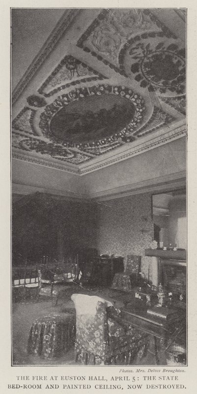 Požár v Euston Hall, 5. dubna, státní ložnice a malovaný strop, nyní zničeny od English Photographer