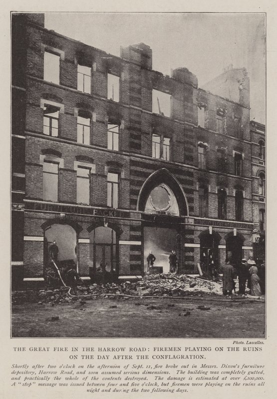 The Great Fire in the Harrow Road, Firemen hrající na Ruins na den po požáru od English Photographer