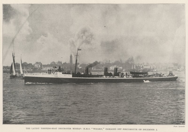 Neštěstí nejnovějšího torpédoborce, HMS Wizard, poškozeno u Portsmouthu dne 5. od English Photographer