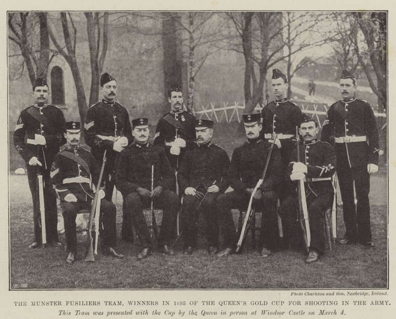 Tým Munster Fusiliers, vítězové v roce 1895 v Queens Gold Cup za střelbu v armádě od English Photographer