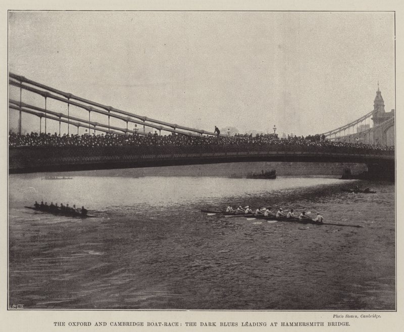 Oxford a Cambridge Boat-Race, Dark Blues vedoucí na Hammersmith Bridge od English Photographer