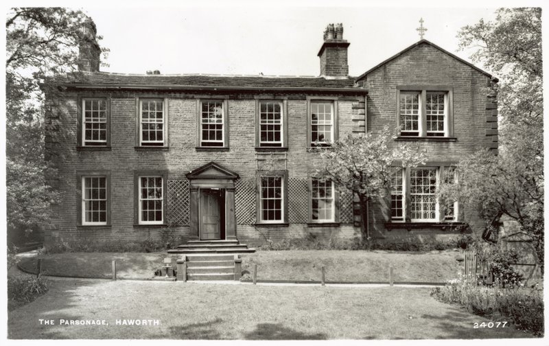 The Farsonage, Haworth (černobílá fotografie) od English Photographer