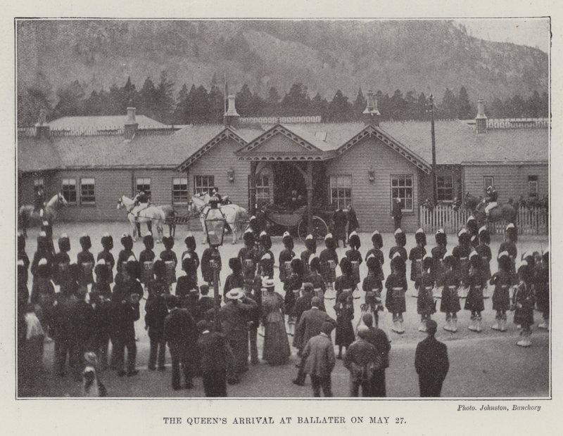 Příjezd Queens na Ballater 27. května od English Photographer
