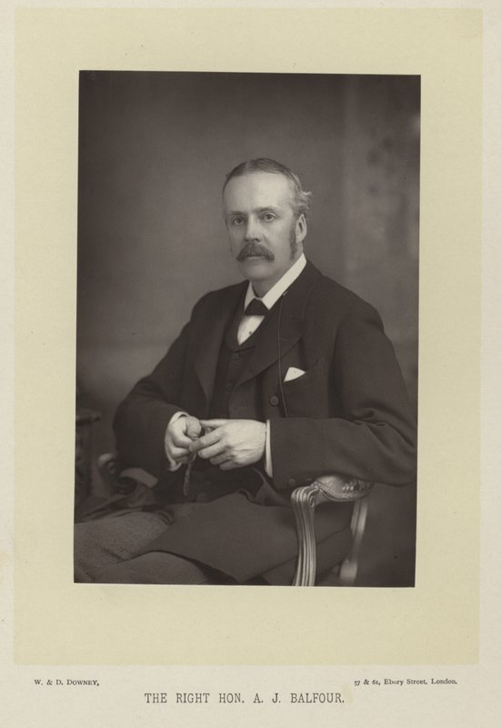 Správný Honza. A. J. Balfour od English Photographer