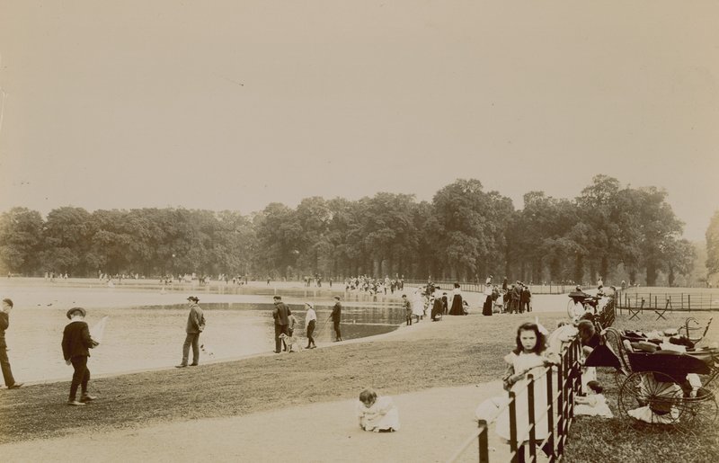 The Serpentine, Hyde Park, Londýn od English Photographer