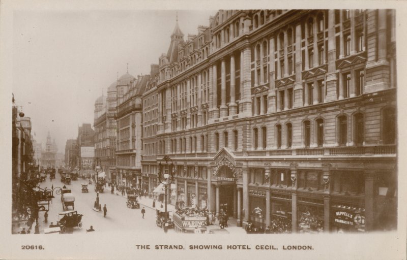 The Strand, Hotel Cecil, Londýn (čb fotografie) od English Photographer