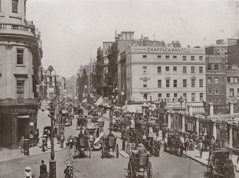 Strand, poblíž Charing Cross, při pohledu na východ od English Photographer