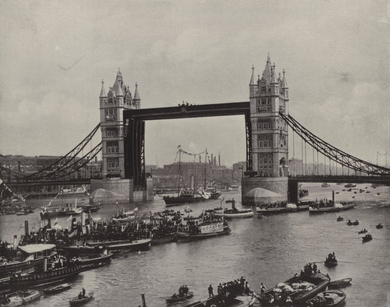Tower Bridge, pohled na východ (čb fotografie) od English Photographer