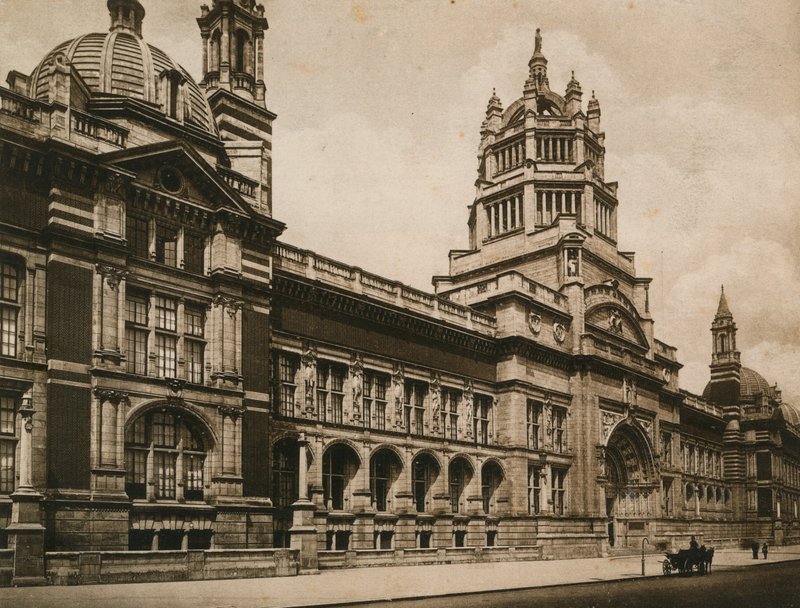 Victoria and Albert Museum, 1899 od English Photographer