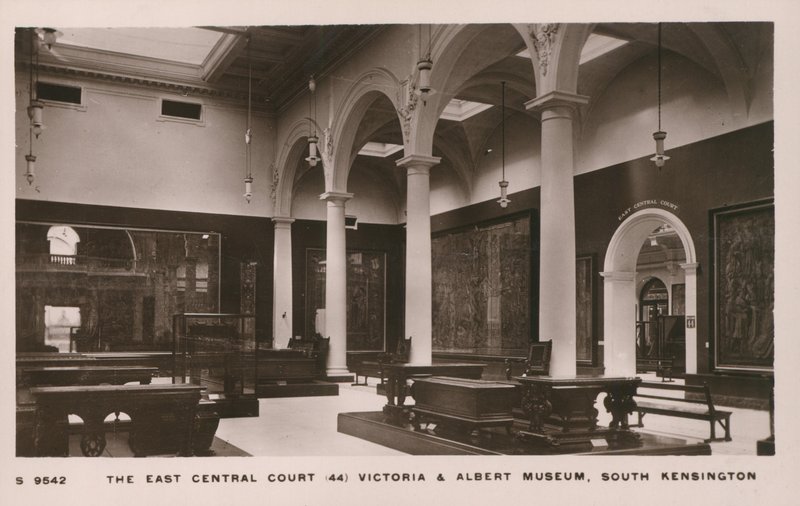 Victoria and Albert Museum, South Kensington, Londýn od English Photographer