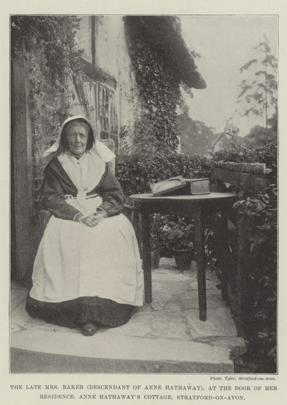 Zesnulá paní Bakerová (potomek Anne Hathawayové), u dveří své rezidence, Anne Hathaways Cottage, Stratford-on-Avon od English Photographer