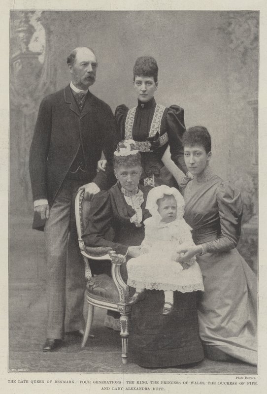 Zesnulá královna Dánska, čtyři generace, král, princezna z Walesu, vévodkyně z Fife a lady Alexandra Duff od English Photographer
