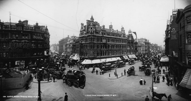 Tottenham Court Road a Oxford Steet, Londýn od English Photographer