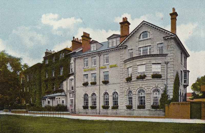 University Arms Hotel, Cambridge od English Photographer