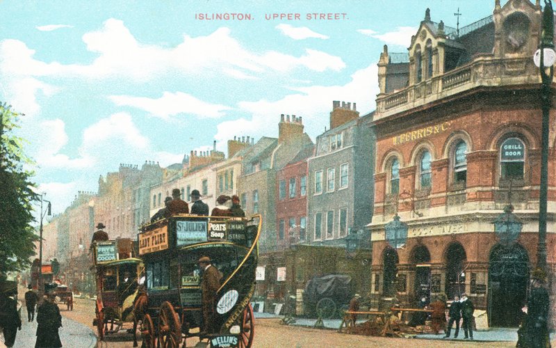 Upper Street v Islingtonu (barevná fotografie) od English Photographer