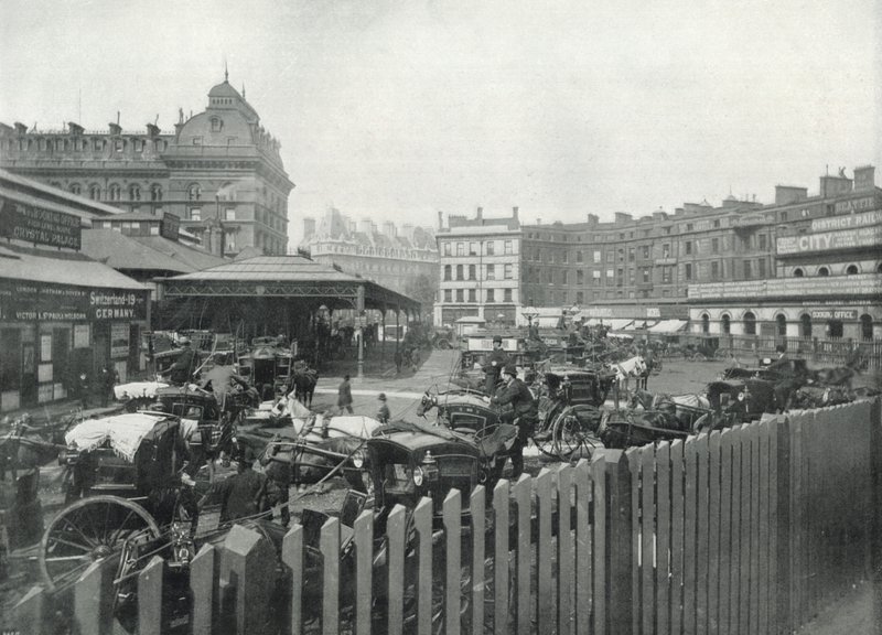 Victoria Station, celkový pohled na nádvoří stanice (černobílá fotografie) od English Photographer