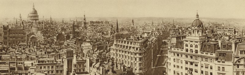 Pohled na Londýn z vrcholu památníku od English Photographer