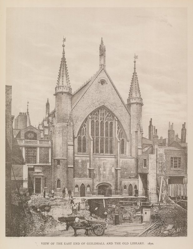 Pohled na východní konec Guildhall v Londýně a starou knihovnu, 1870 od English Photographer