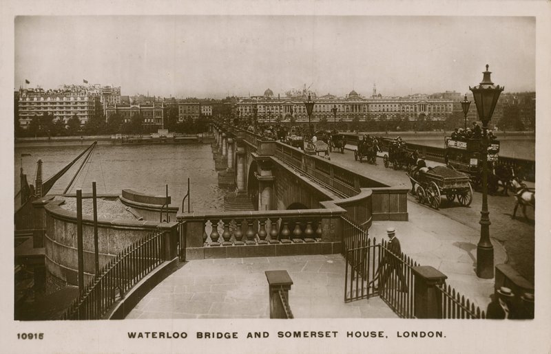 Waterloo Bridge a Somerset House, Londýn od English Photographer